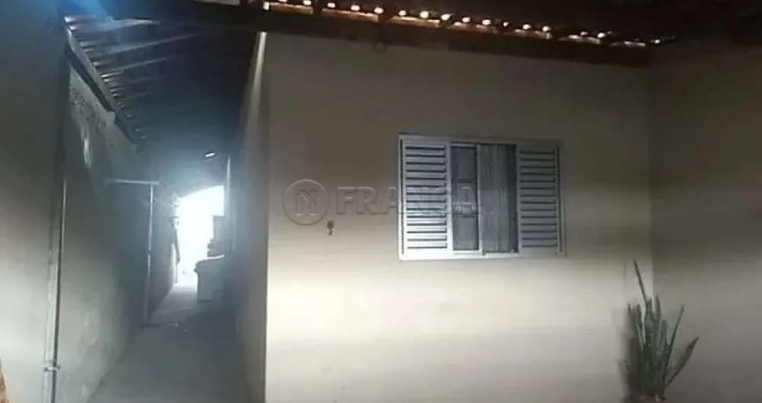 Casa no Conjunto Residencial Galo Branco | 2  Dormitórios - São José dos Campos