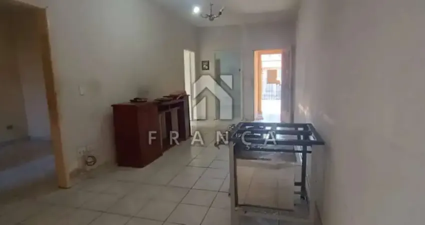 Casa - 3  Dormitórios  sendo um suíte -  com Quintal no  CENTRO òtimo para comércio