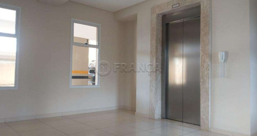 Apartamento com 3 quartos para alugar no Centro, Jacareí 