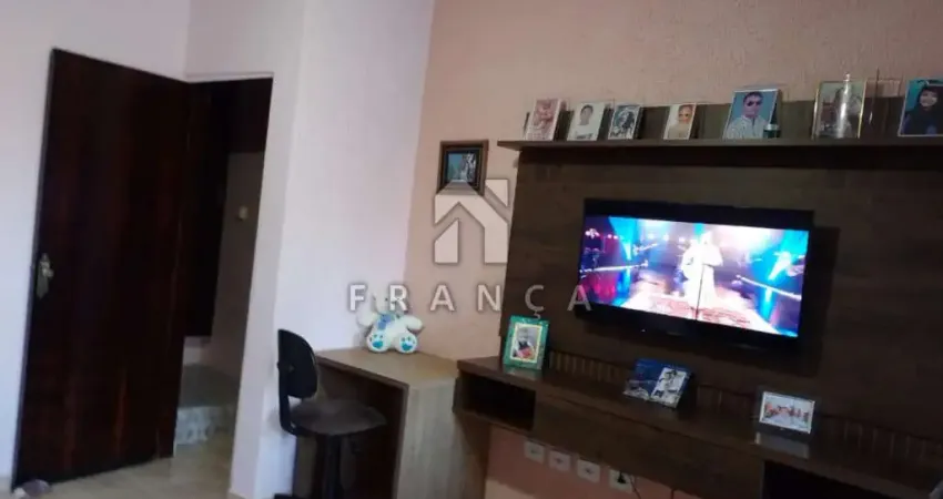 Casa com 3 dorm e piscina - Santa Maria