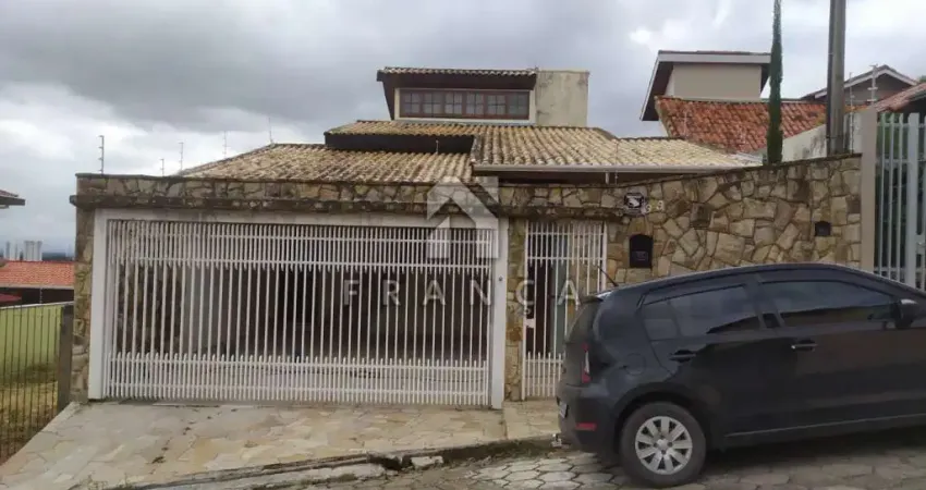 CASA 3 DORMITÓRIOS SENDO 1 SUÍTE - CIDADE JARDIM - JACAREÍ