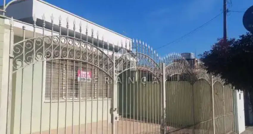 Procurando um imóvel que combine conforto para sua família e um excelente potencial para seu negócio? Este é o lugar perfeito!  3 Dormitórios, sendo 1 suíte espaçosa para mais privacidade.