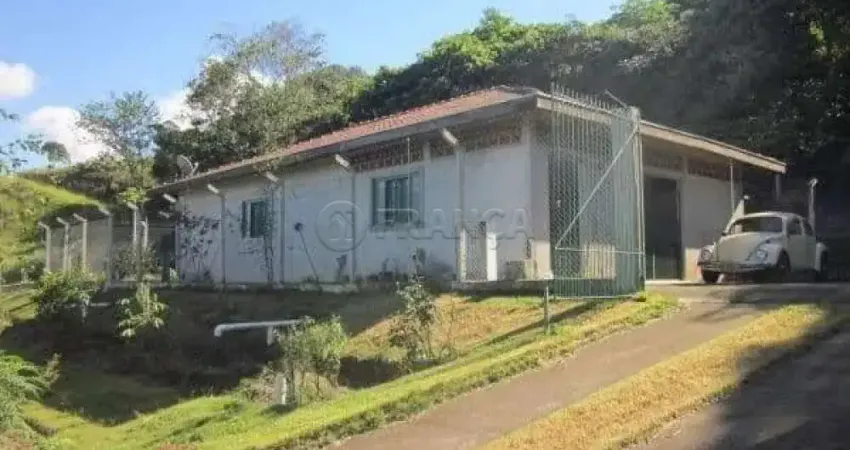 Excelente Chácara com 1500m² - 2 Dormitórios