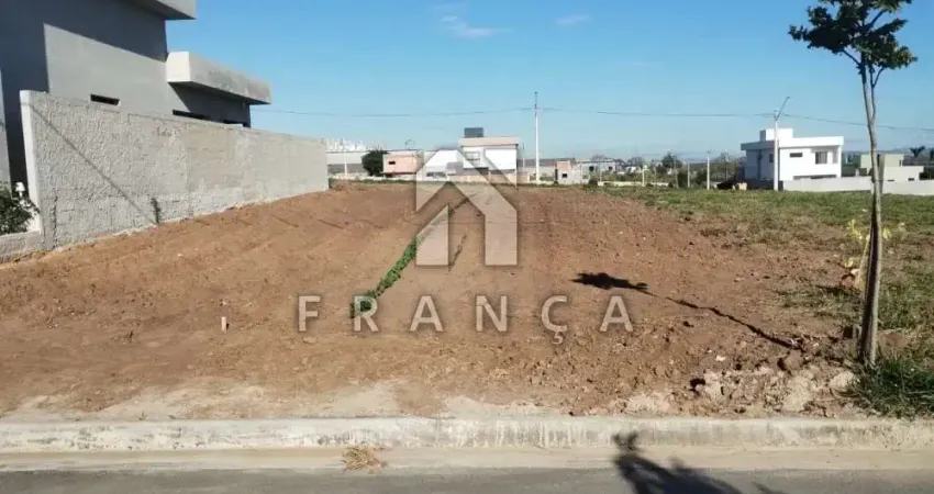 Terreno no Condomínio Vereda dos Campos plano de 250m², pronto pra construir em condomínio fechado de lotes.