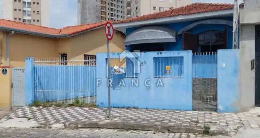 Casa com 4 dormitórios no centro da cidade , com  tudo que vc precsia ao seu alcance.