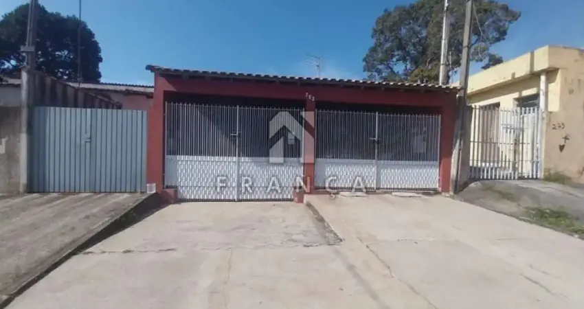 Ampla e bem localizada, esta casa oferece conforto, espaço e praticidade para toda a família