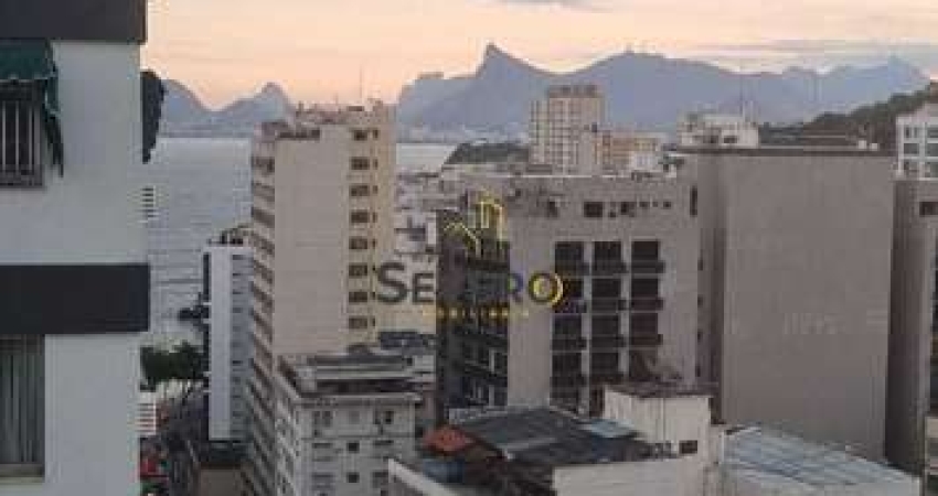 Apartamento andar alto com vista da praia de Icaraí.