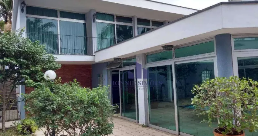 Sobrado para venda Alto da Boa Vista, 3 dormitórios, 3 suítes, 3 banheiros, 2 salas, 6 vagas de garagem, 722 m² T, 605 C, São Paulo.
