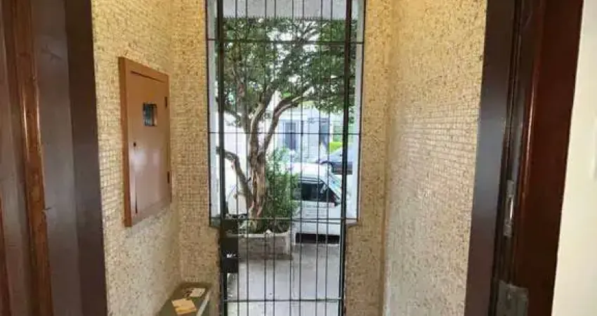 Sobrado para venda ou locação 106m², 2 grandes cômodos e 2 banheiros