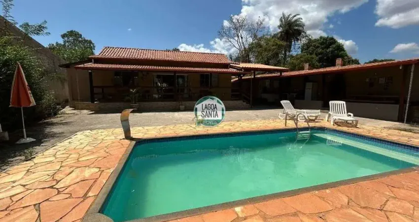 Casa com 4 dormitórios à venda, 280 m² por R$ 880.000,00 - Condomínio Morada do Lago - Jaboticatubas/MG
