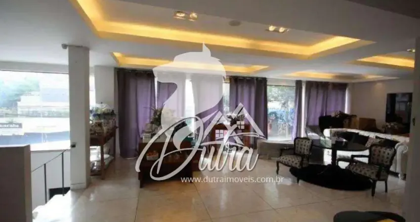 Ponto comercial à venda na Rua Cardeal Arcoverde, Pinheiros, São Paulo