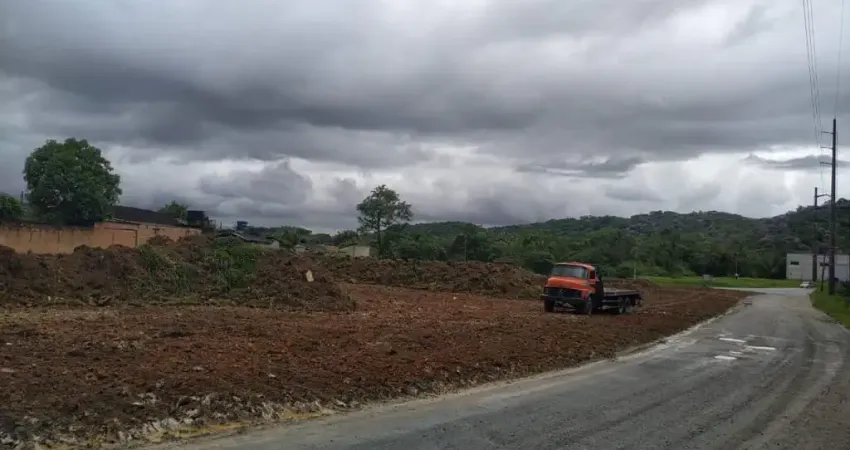 Terreno em formato triangular para venda no bairro Parque Guarani