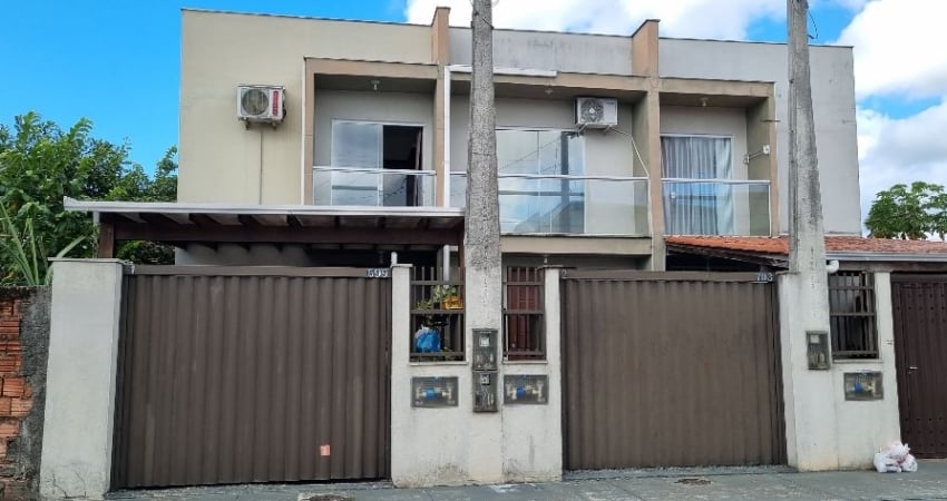 Sobrado geminado semimobiliado bem localizado no Boa Vista