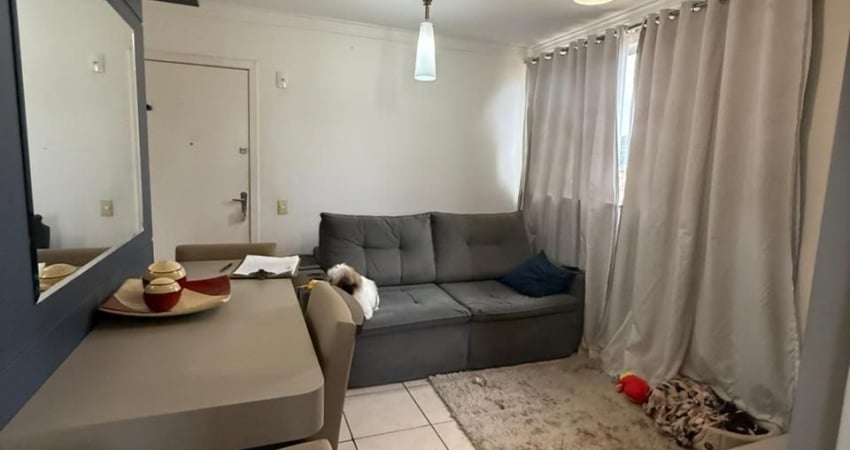 Excelente apartamento totalmente mobiliado com móveis sob medida de extremo bom gosto! Um verdadeiro achado: pronto para morar, em condomínio com lazer e segurança, e com um preço que cabe no seu bols