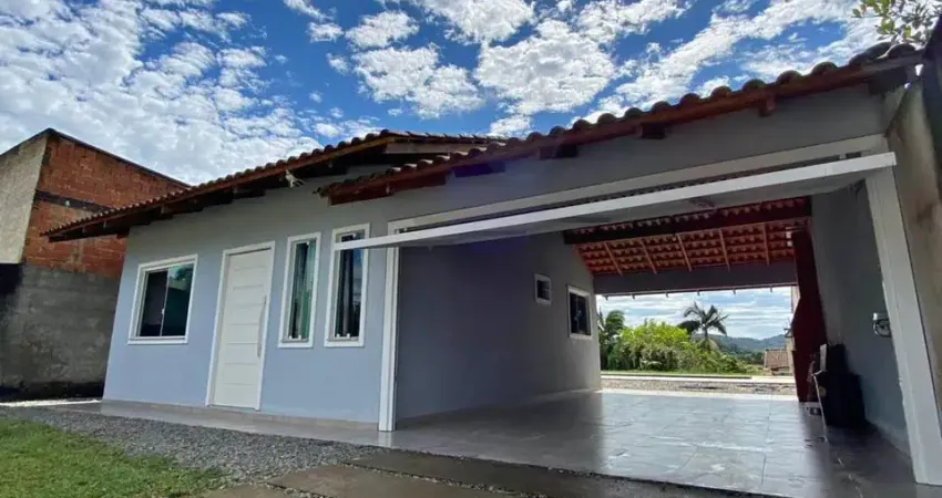 Casa averbada com piscina e terreno grande localizada no bairro itinga!
