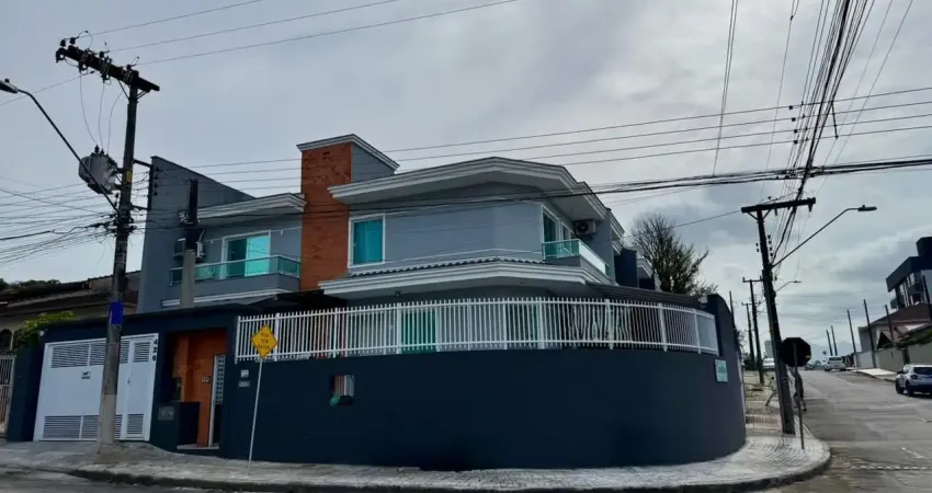 Sobrado geminado de esquina com 142m² 2 suítes mais um dormitório no bairro glória