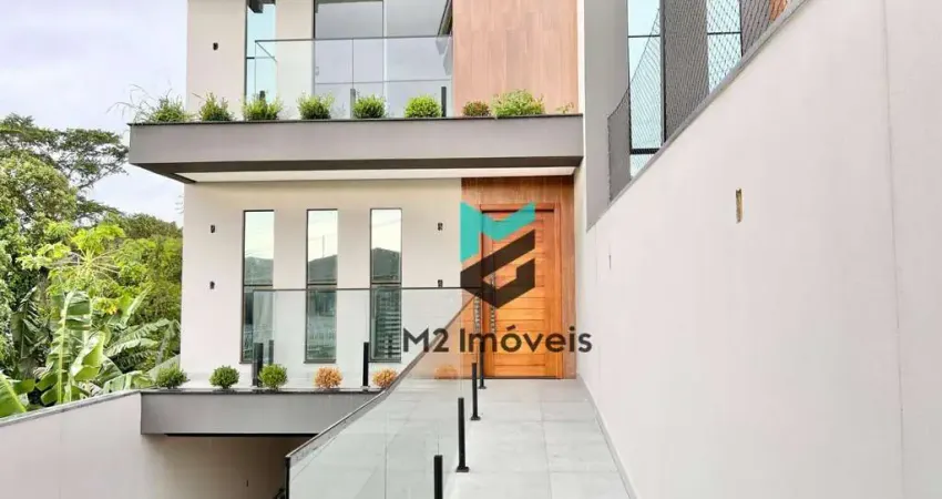 Lindo Triplex Novo com 154m² na Fortaleza, com Piscina, Churrasqueira e Amplo Jardim nos Fundos!