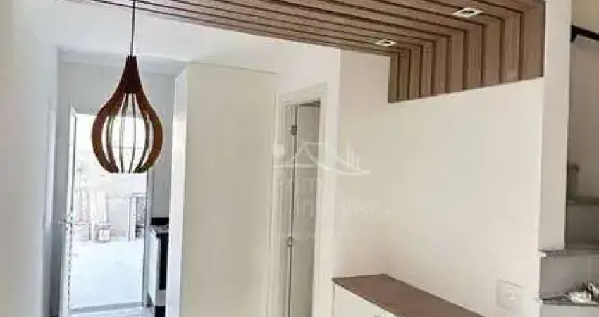 Seu novo lar: sobrado moderno, 2 dormitórios, segurança e lazer completo em condomínio fechado!