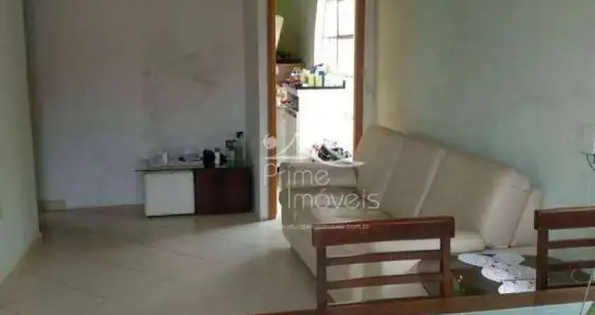 Oportunidade única: casa em terreno espaçoso (575m²) com duas moradias independentes e potencial de renda!