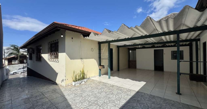 Casa com 3 quartos à venda na Rua Campolino Alves, 956, Abraão, Florianópolis