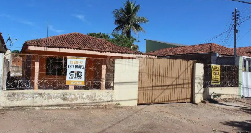 Casa com 3 quartos para alugar próximo a Av. Fernando Corrêa da Costa
