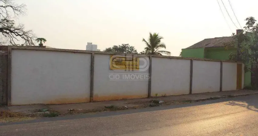 Terreno com 490 m² atrás próximo a Femina