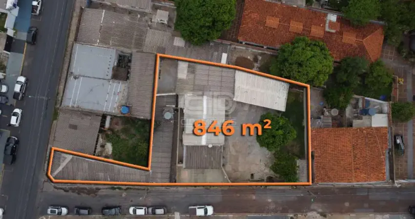 Casa à venda com três quartos e salão comercial no bairro Poção