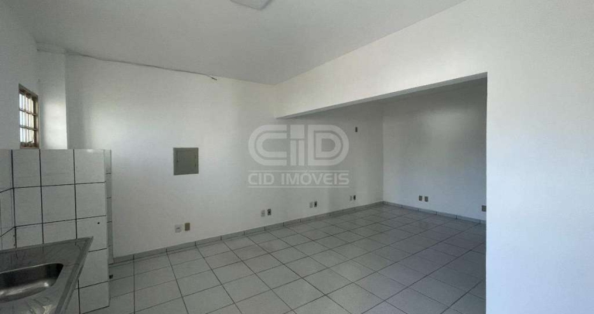 Sala comercial com aproximadamente 30m² no bairro Quilombo