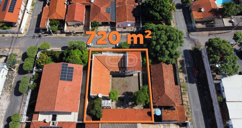 Casa com sobrado de 3 suítes no bairro Jardim Paulista