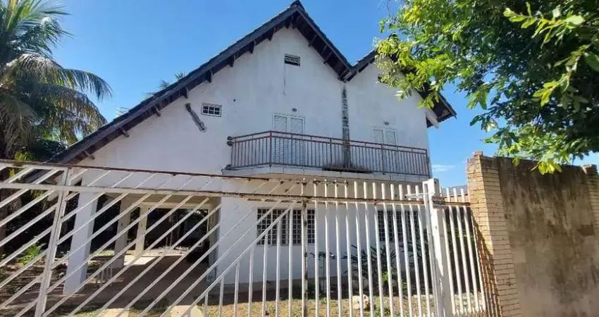 Sobrado com 4 quartos e amplo quintal, próximo ao comper - coxipó