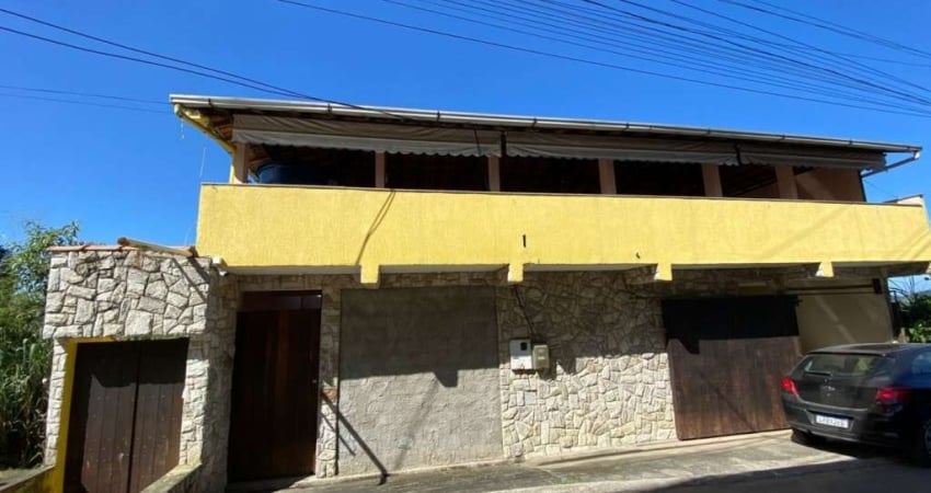 Casa Padrão para Venda em Centro Magé-RJ