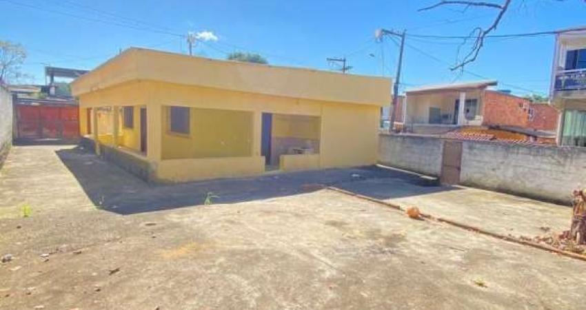 Bela casa com quintal em Chácara Arcampo