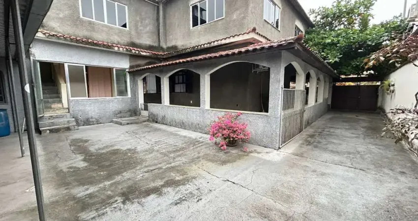 2 Casas grandes em Xerem com quintal e 5 quartos ao todo