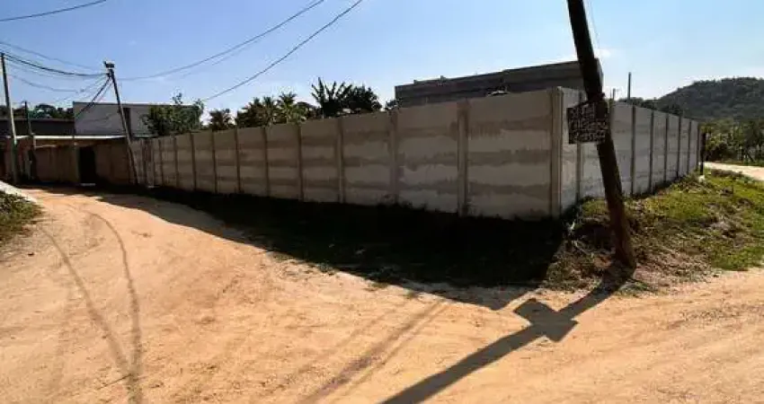 Terreno à venda na Estrada da Igreja Velha, Vila Santa Alice, Duque de Caxias