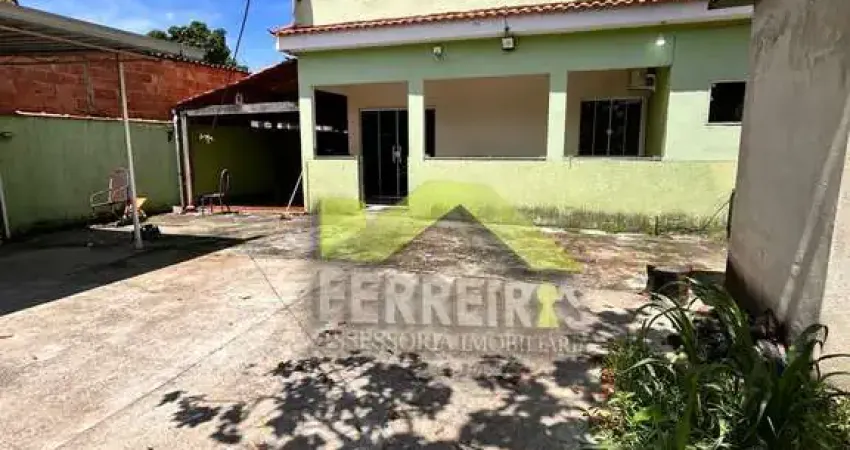 Casa com quintal 2 quartos e garagem