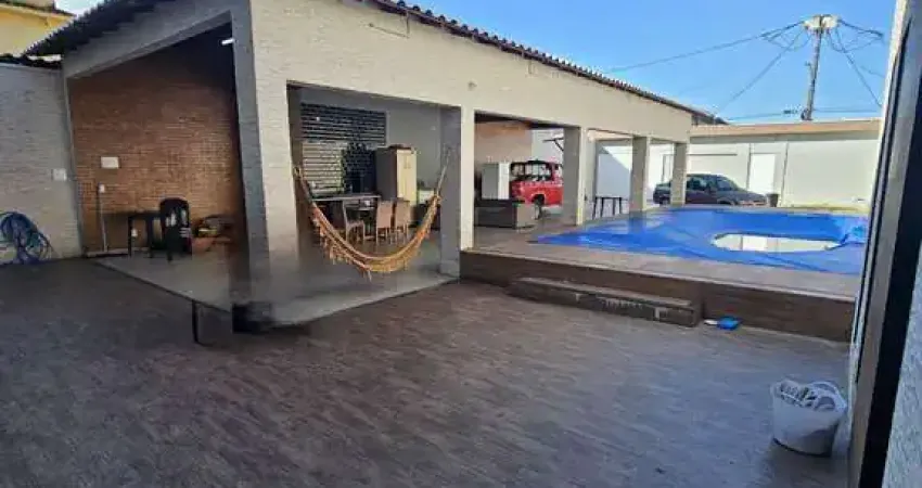 Espetáculo de casa com piscina, 2 quartos perto do comercio em Santa Cruz da Serra.
