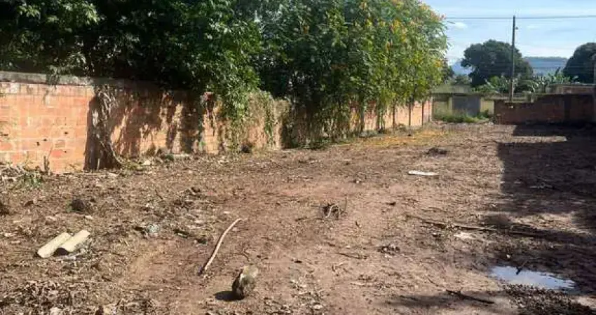 Terreno espaçoso, bem localizado e pronto pra construir seu imóvel.