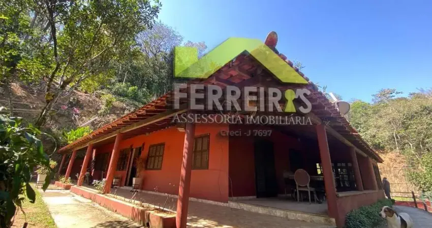 Sítio rústico com 4.000m², completo, charmoso e em meio à natureza