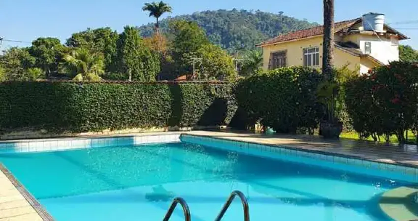 Chácara / sítio com 4 quartos à venda na Rua Pasteur, Parque A Equitativa, Duque de Caxias