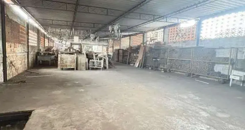 Barracão / Galpão / Depósito à venda na Praça Bandeira, Vila São Luís, Duque de Caxias