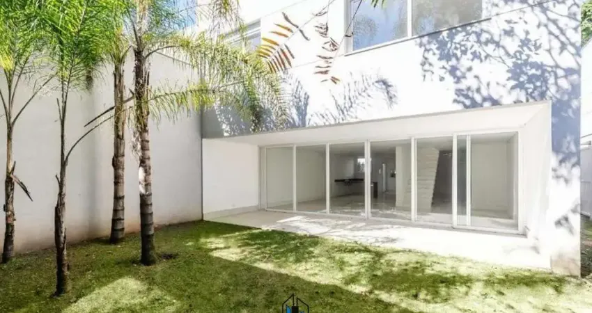 Casa em Condomínio - Granja Julieta - 4 suítes; 5 vagas