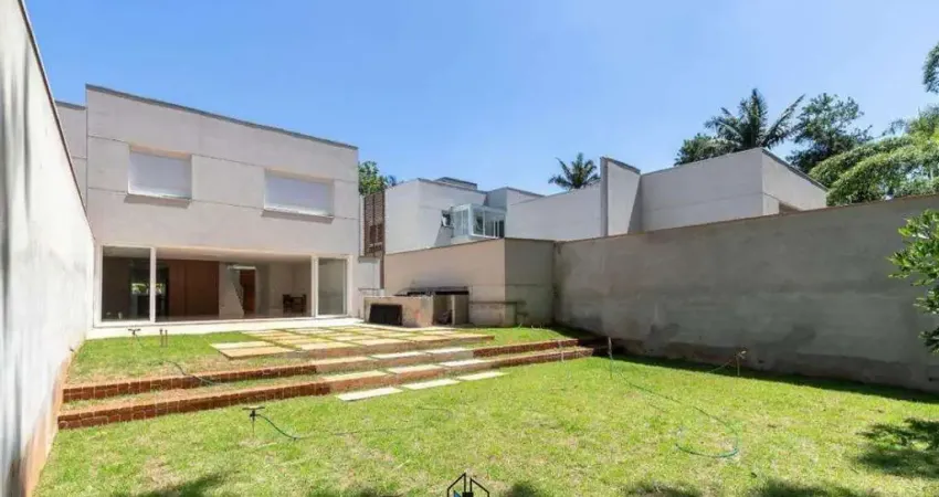 Casa nova em Condomínio - Granja Julieta - 4 suítes; 4 vagas