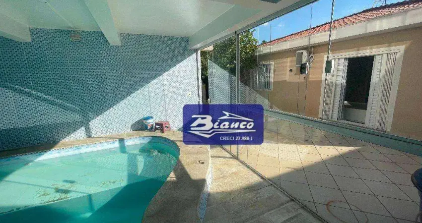 Maravilhosa Casa Térrea Isolada c/ piscina na melhor Rua do Jardim Vila Galvão!!