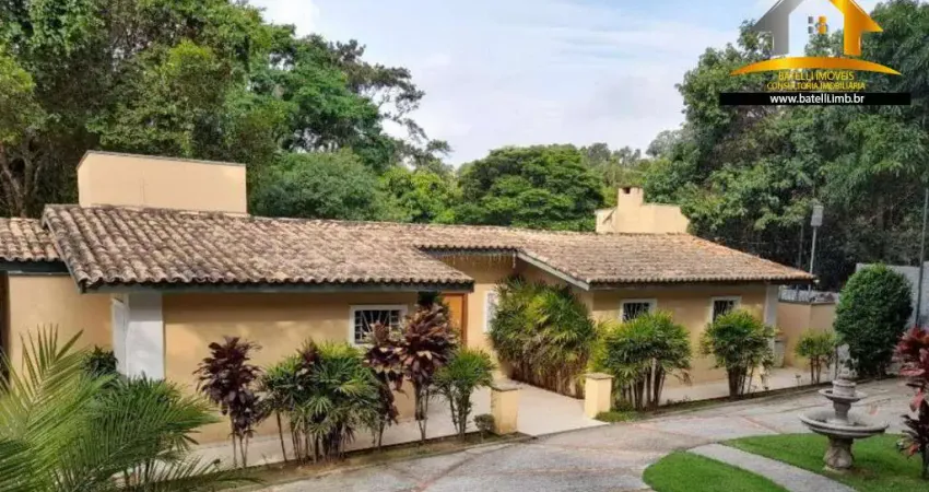 Casa térrea à venda na Chácara do Refúgio na Granja Viana - Batelli Imóveis
