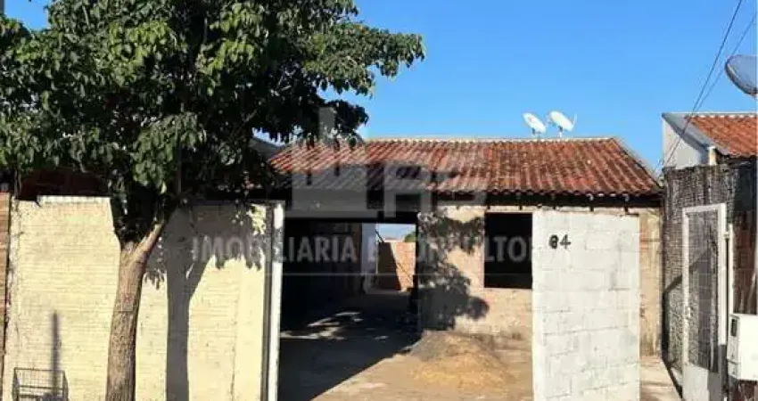 Casa na zona sul de marilia para acabar reforma com 2 quartos e 1 banheiro.