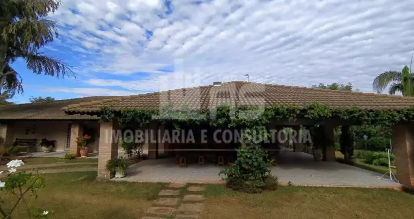 Casa a venda com 4 quartos sendo 2 suítes no condomínio green valley