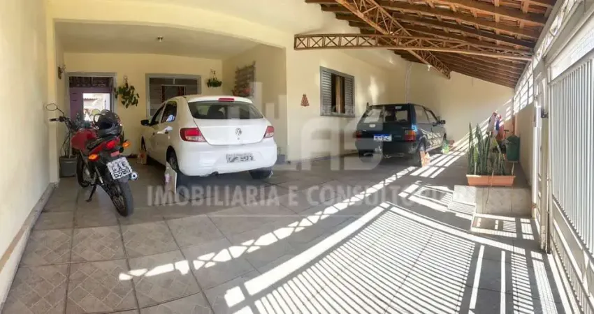 Casa à venda contendo 3 quartos sedno 2 suítes no continental