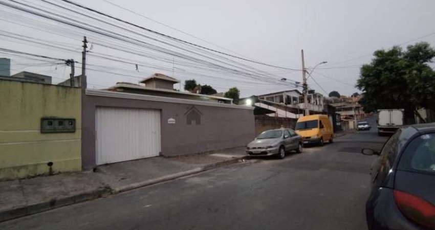 LINDA CASA EM LOTE DE 360 METROS NO SAƒO CRISTOVAƒO EM BETIM