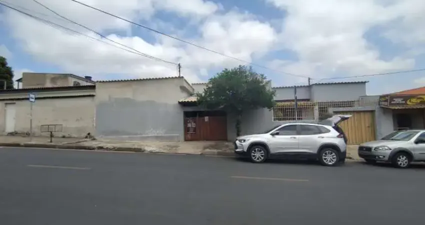 EXCELENTE CASA 03 QUARTOS EM A“TIMA LOCALIZAA‡AƒO DO BAIRRO RIACHO DAS PEDRAS EM CONTAGEM