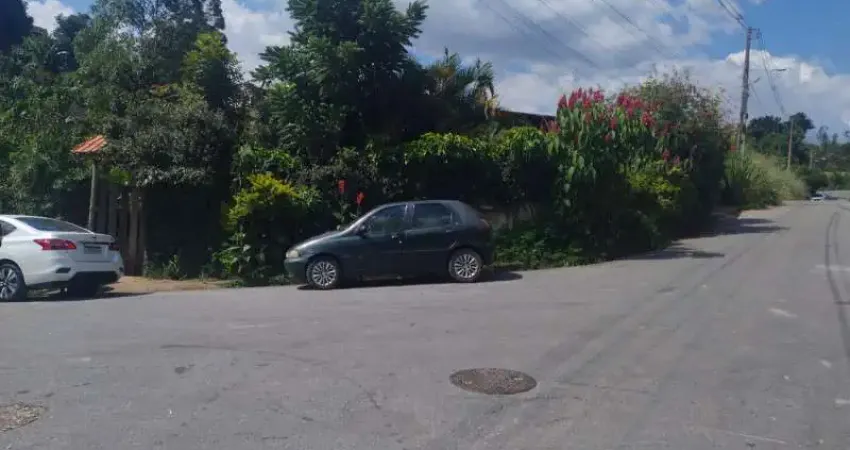 LINDA CASA EM LOTE DE 720 METROS NO PAQUETA EM BETIM